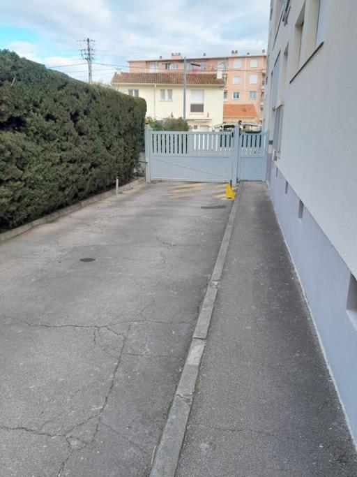 Charmant Studio Lumineux Avec Parking Prive Saint-Raphaël Zewnętrze zdjęcie